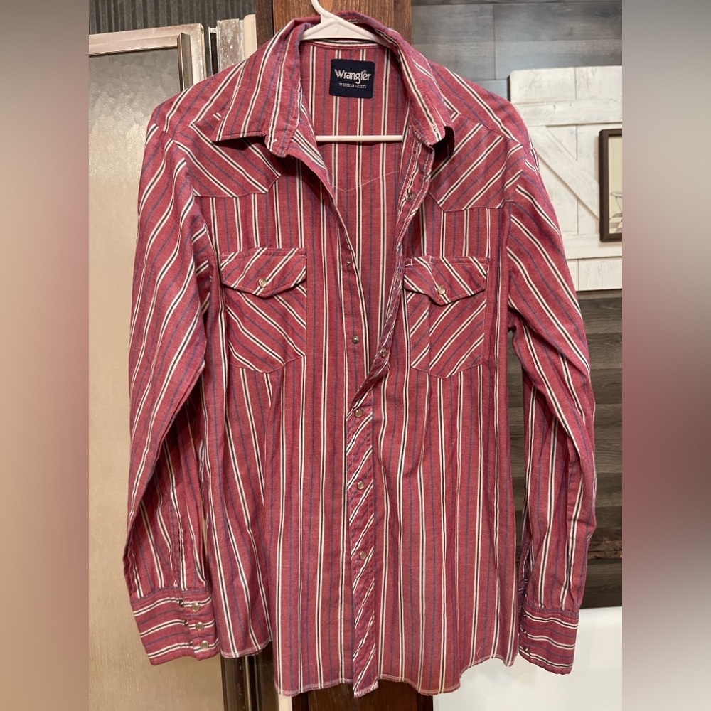 Wrangler Men's Red and White Striped Casual Button-Down Shirt